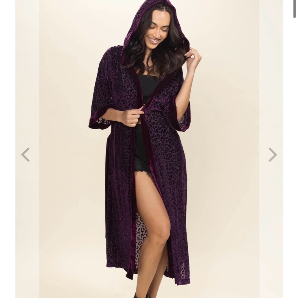Brand New with tag velvet spirit hood robe! Size S/M